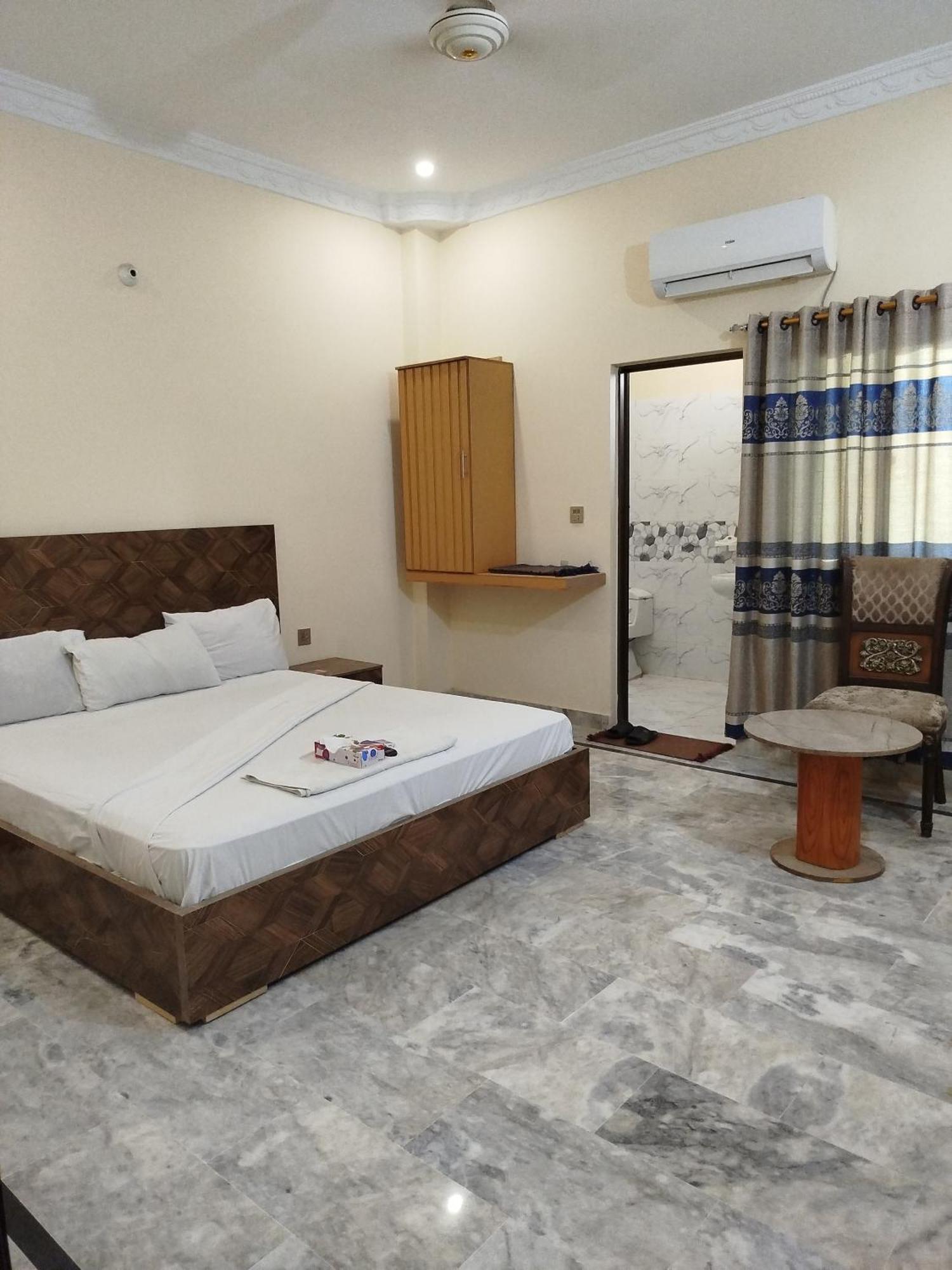 Hotel Crown Plaza, Near Karachi Airport, Darul Sehat Hospital, Dow, Agha Khan And Liaqat Hospital Exteriér fotografie