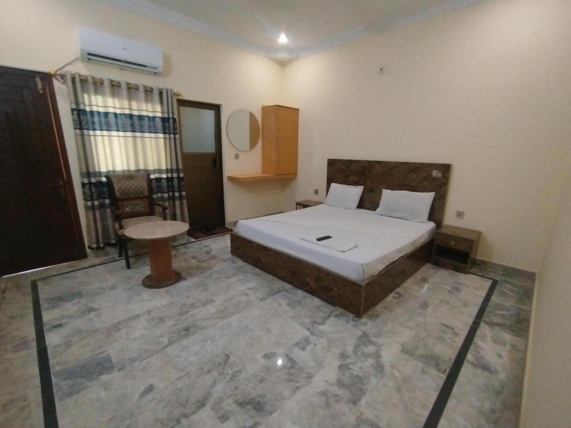 Hotel Crown Plaza, Near Karachi Airport, Darul Sehat Hospital, Dow, Agha Khan And Liaqat Hospital Exteriér fotografie
