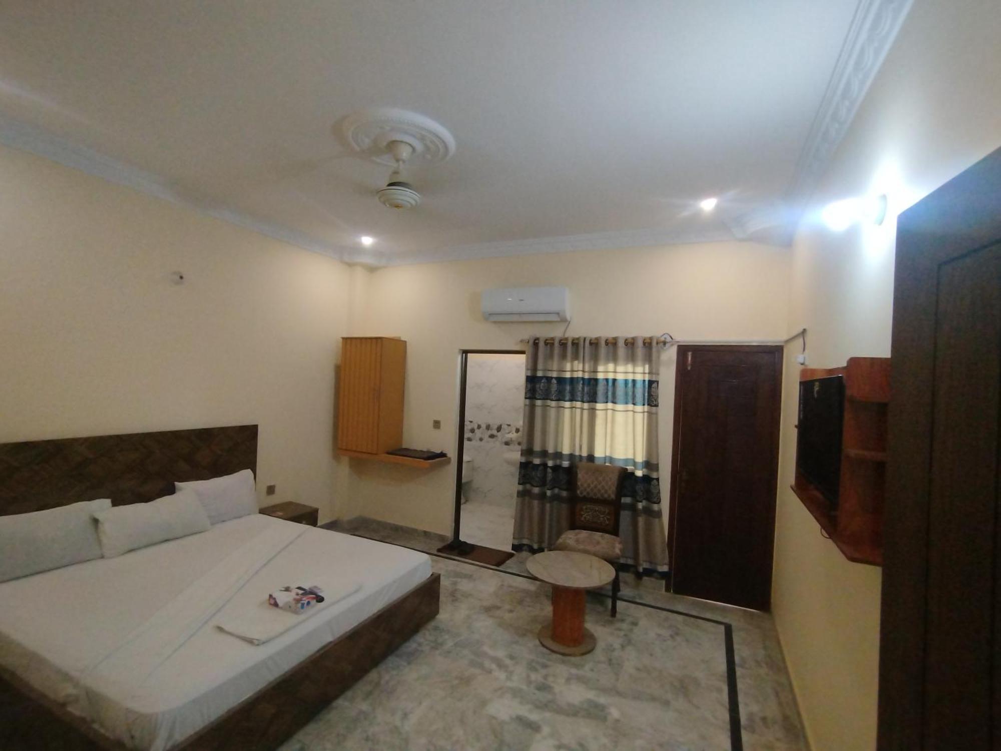 Hotel Crown Plaza, Near Karachi Airport, Darul Sehat Hospital, Dow, Agha Khan And Liaqat Hospital Exteriér fotografie