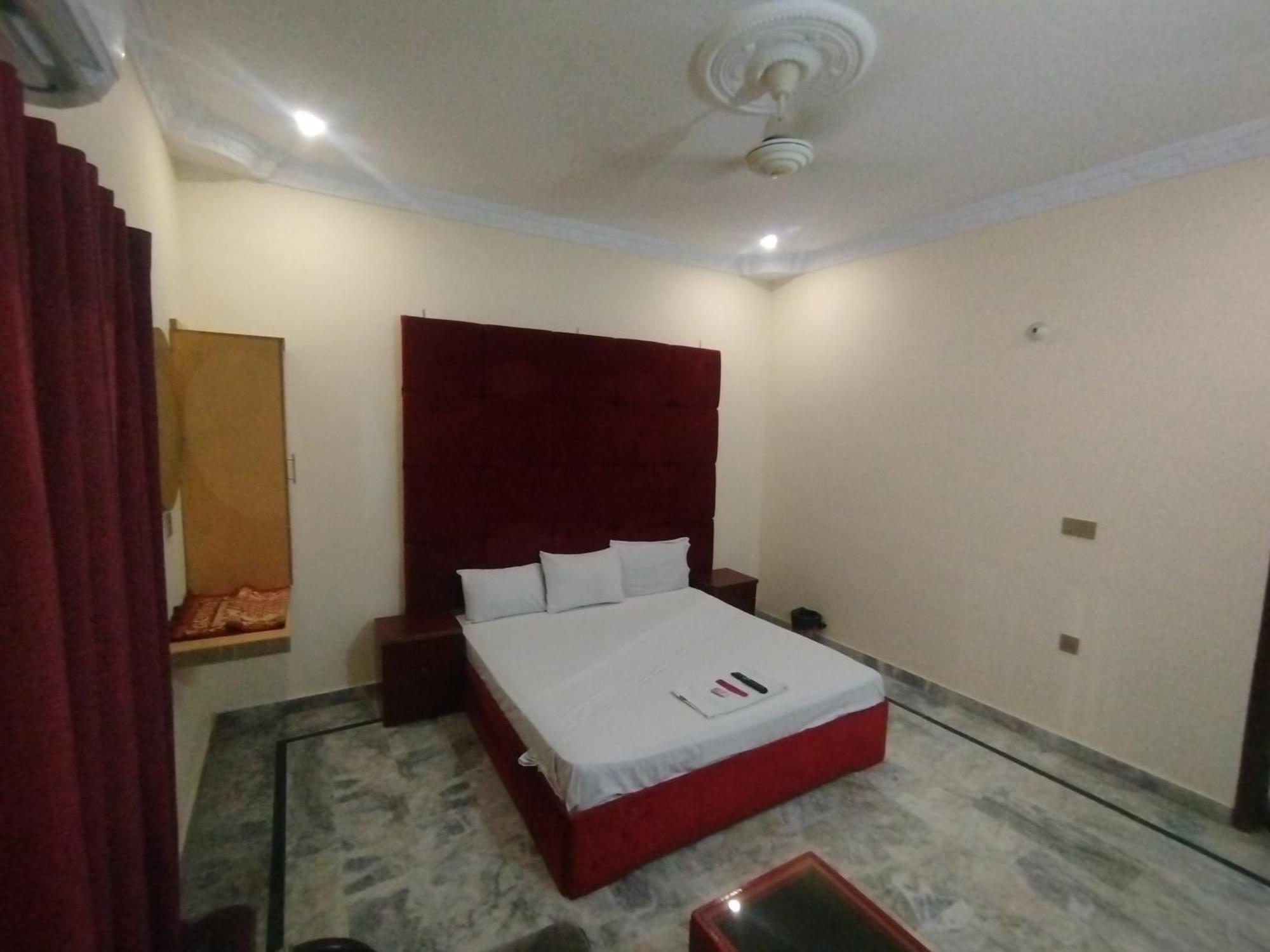 Hotel Crown Plaza, Near Karachi Airport, Darul Sehat Hospital, Dow, Agha Khan And Liaqat Hospital Exteriér fotografie