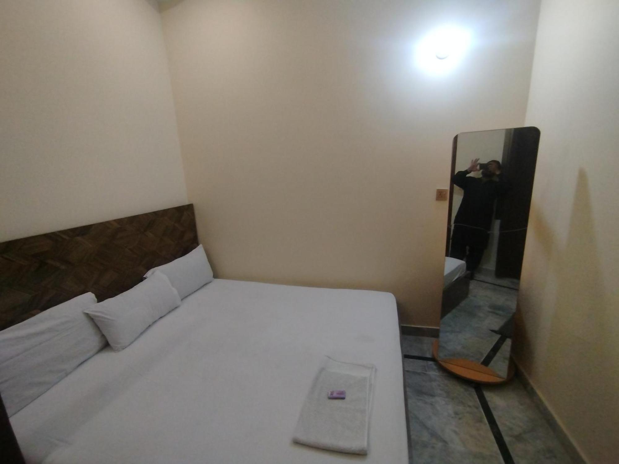 Hotel Crown Plaza, Near Karachi Airport, Darul Sehat Hospital, Dow, Agha Khan And Liaqat Hospital Exteriér fotografie